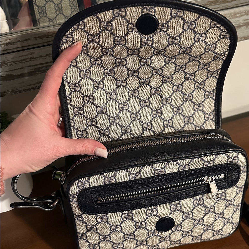 Gucci monogram crossbody - Picture 7 of 14